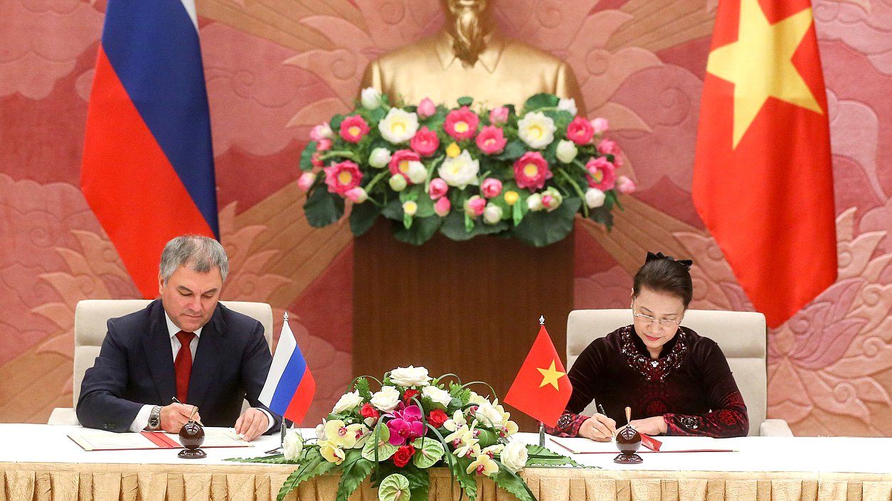 Russia and Vietnam sign an agreement to establish an interparliamentary commission